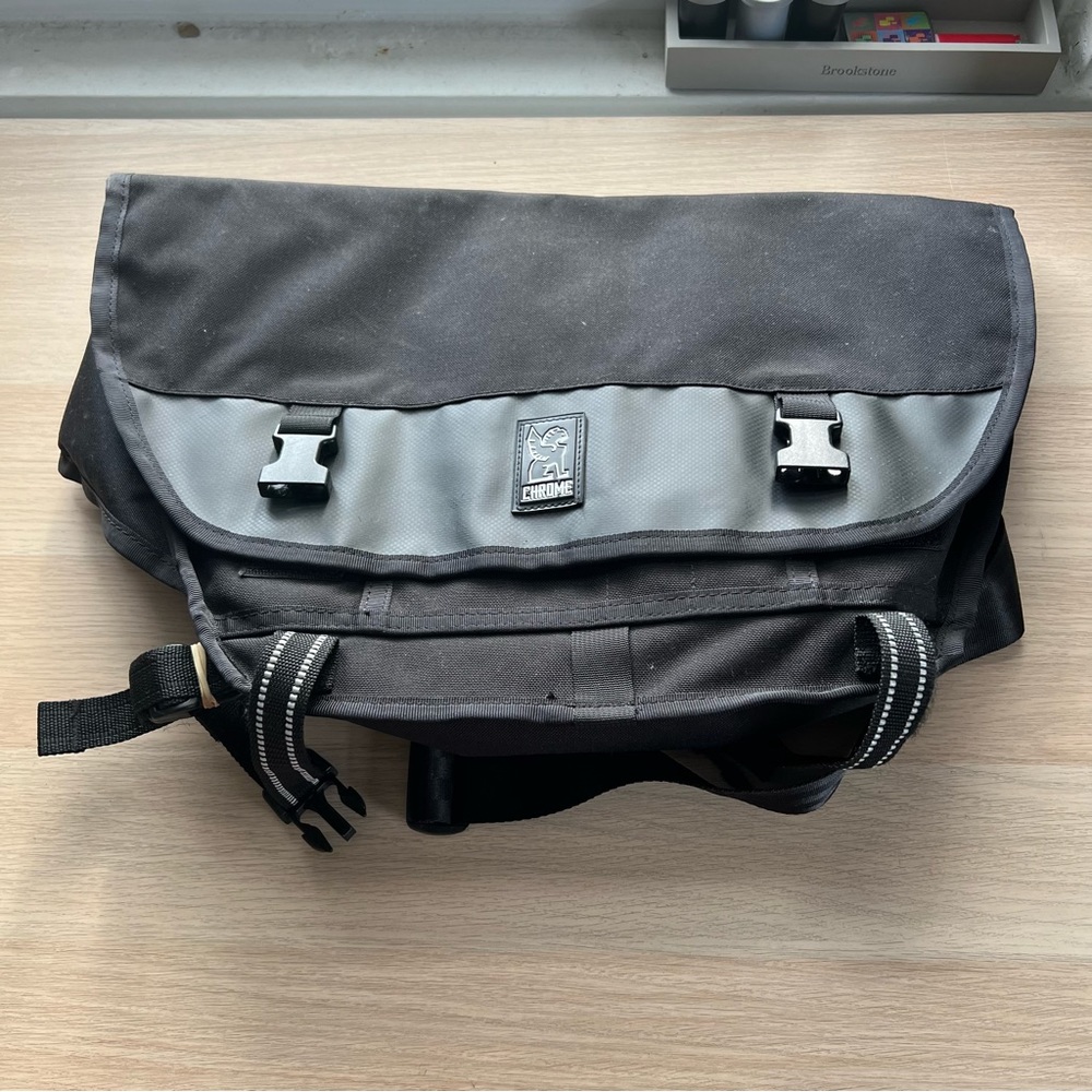 Chrome Industries - BLCKCHRM 22X CITIZEN MESSENGER BAG